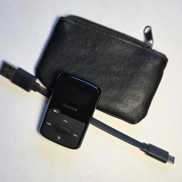 SanDisk Clip Jam MP3 player 8 GB, 32GB with Included MicroSD Card - Picture 1 of 6